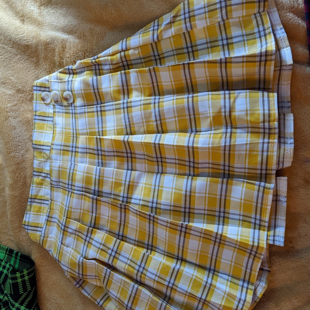 Yellow plaid pleated skirt